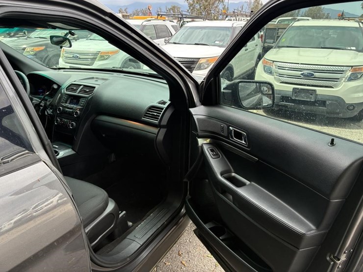 2016-ford-explorer-image-9