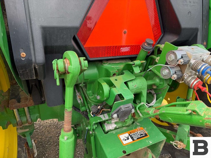 2015-john-deere-5075e-image-38