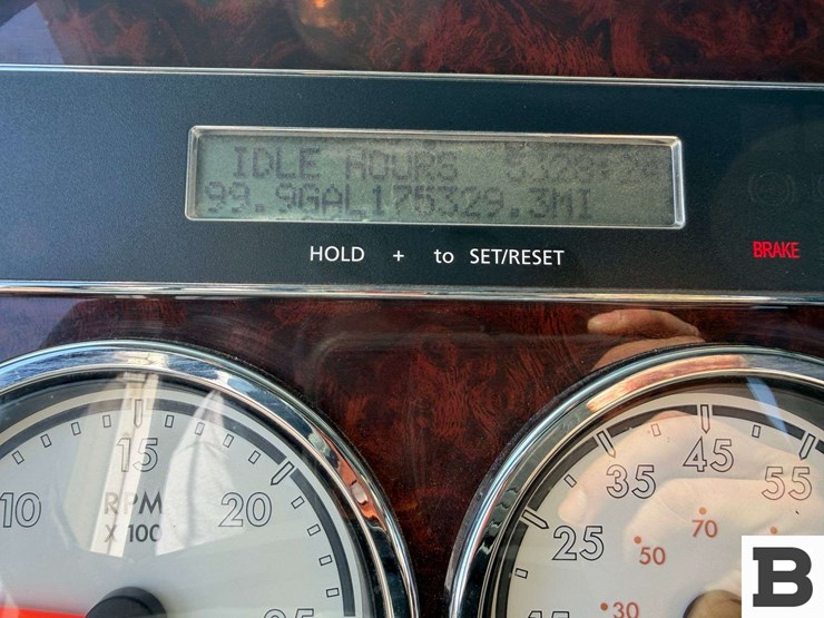 2012-freightliner-coronado-sd-tractor-truck-image-78