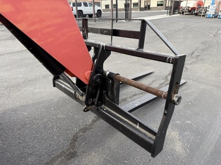 2015-sky-trak-6042-image-25