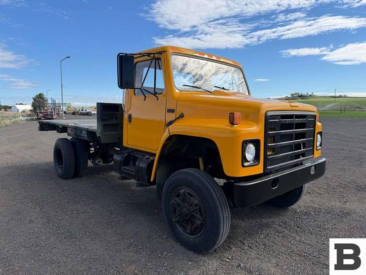 1985-international-1854-flatbed-truck-image-7