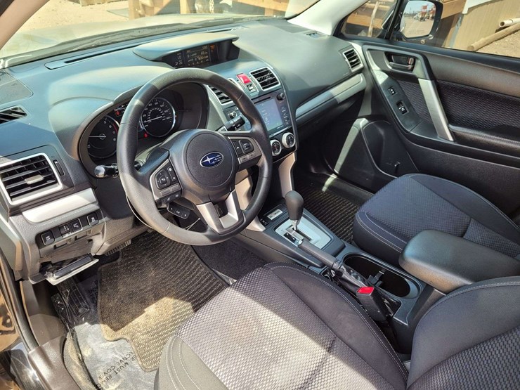 2018-subaru-forester-2.5i-premium-suv-4d-image-14