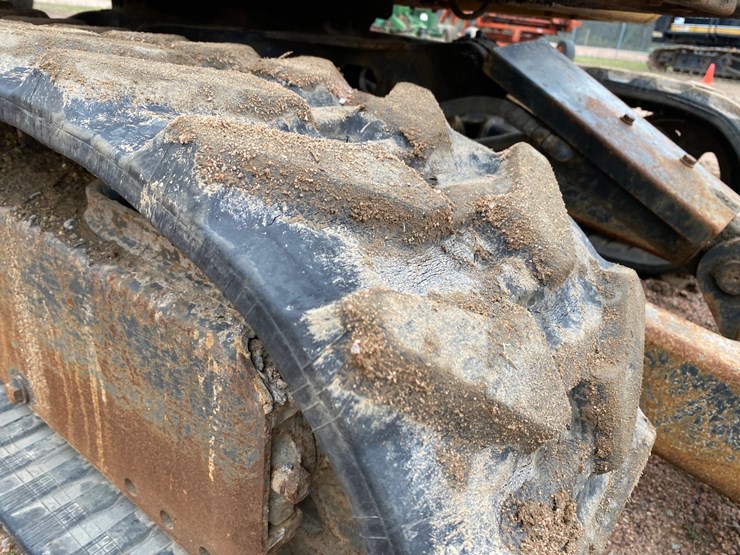 2011-deere-27d-image-14