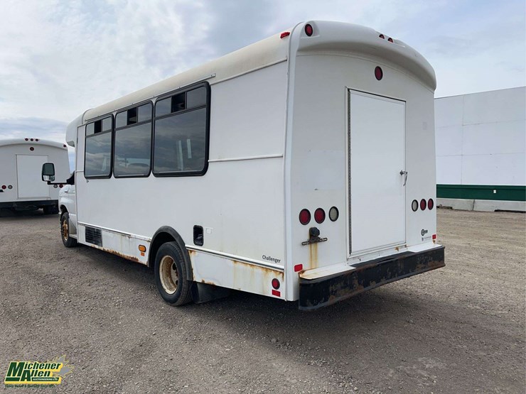 2016-ford-e-series-s/a-21-passenger-bus-image-3
