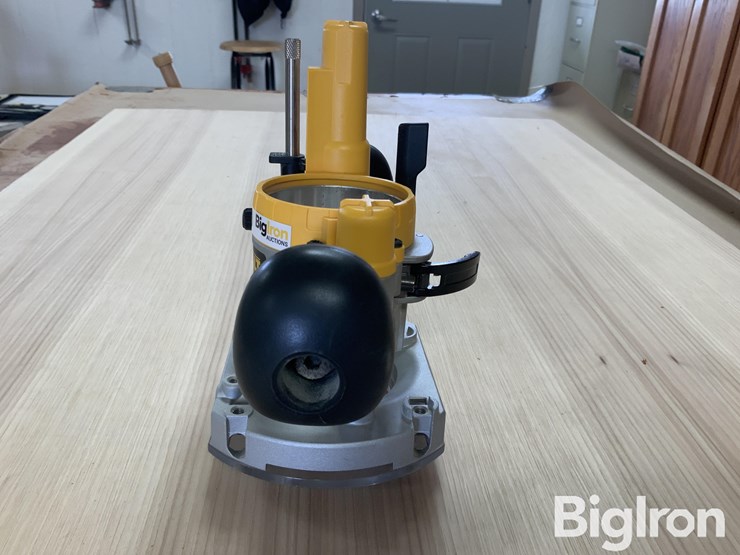 dewalt-dnp612-plunge-base-image-8