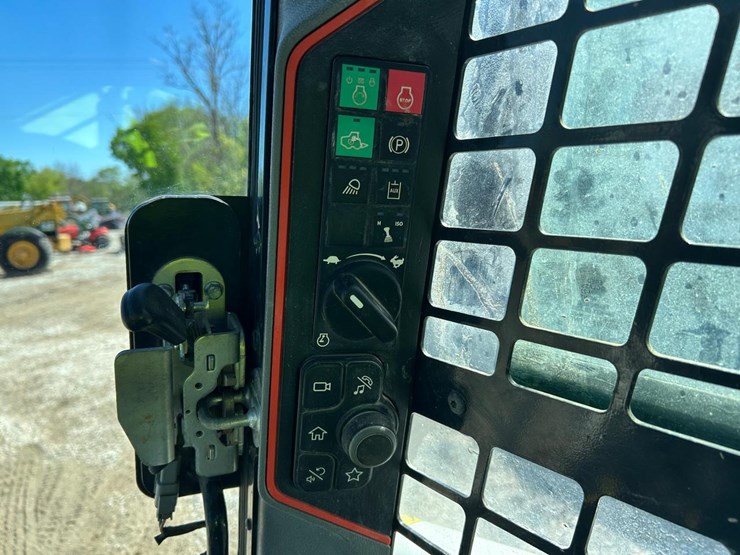 2022-bobcat-t66-image-23