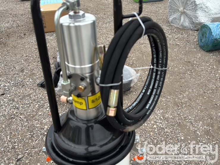 unused-high-pressure-air-operated-grease-pump-image-9