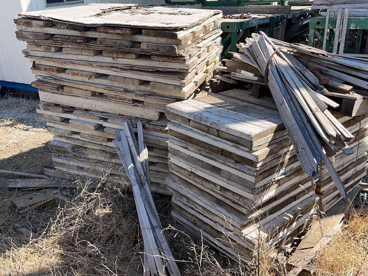 big-green-scaffolding-image-93