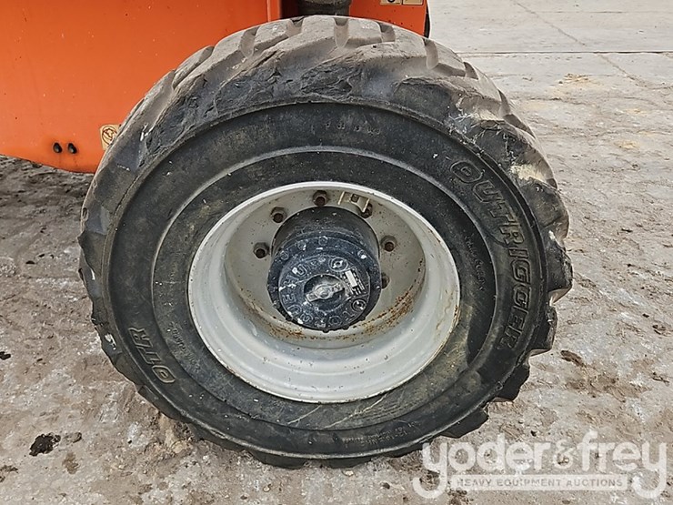 2016-jlg-400s-image-15
