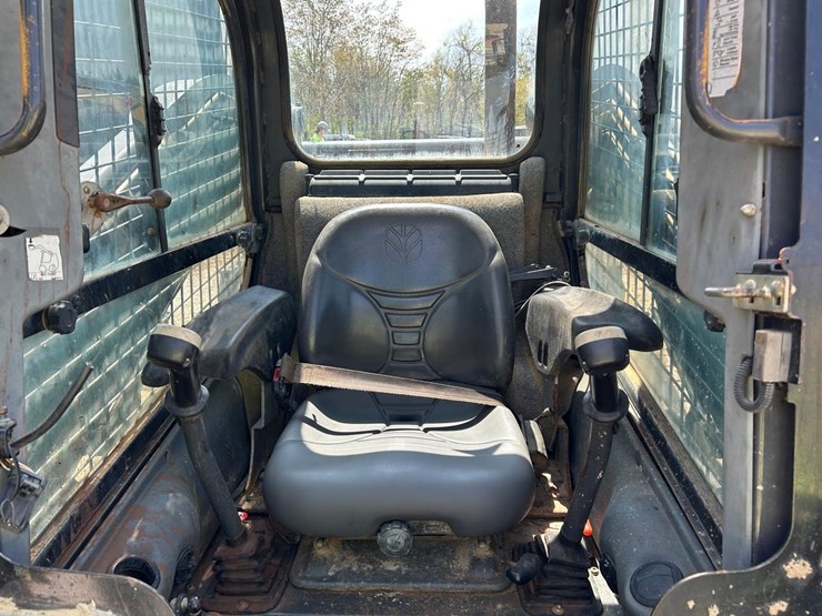 new-holland-l230-image-17