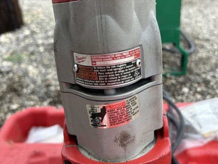 #181-•-milwaukee-mag-drill-electromagnetic-drill-press-image-3