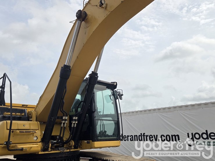2021-caterpillar-336-image-36