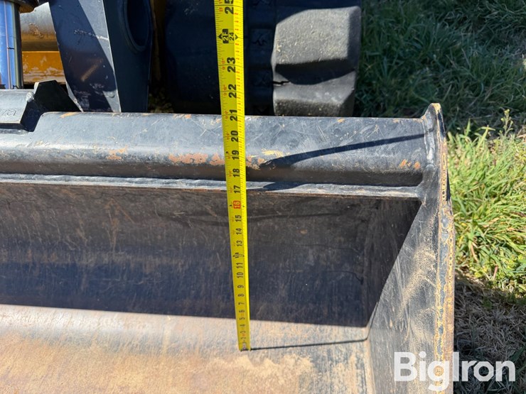 2011-deere-333d-image-11