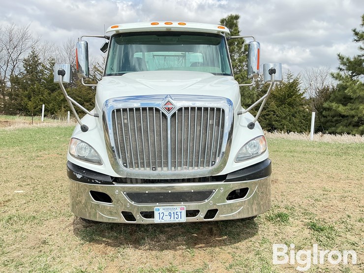 2013-international-prostar-image-2
