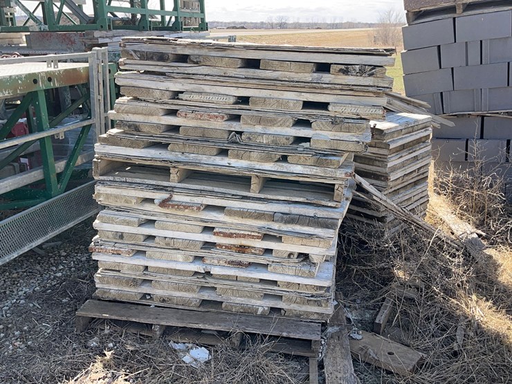 big-green-scaffolding-image-95