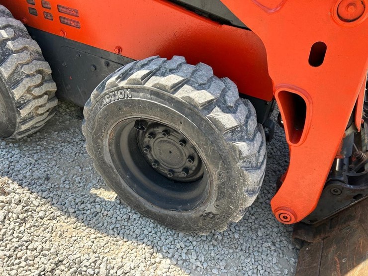 2016-kubota-ssv65-image-13