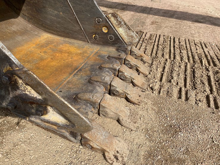 2018-caterpillar-320d-image-17