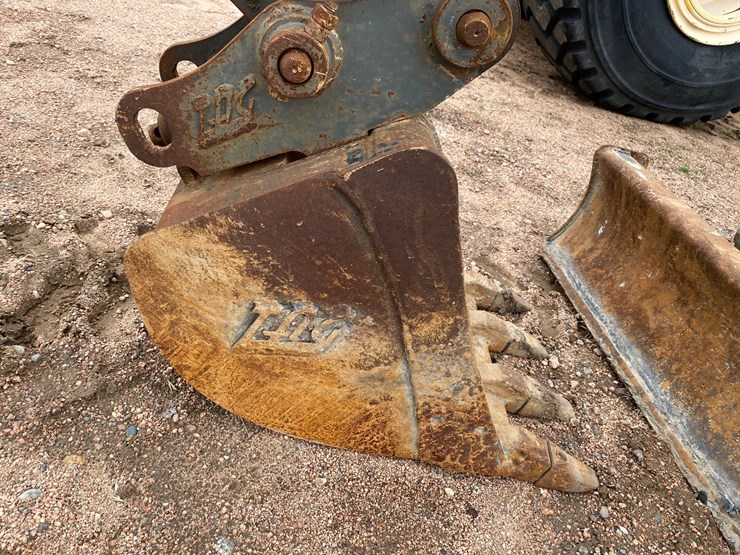 2011-deere-27d-image-7