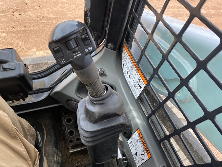 2014-bobcat-s590-image-34