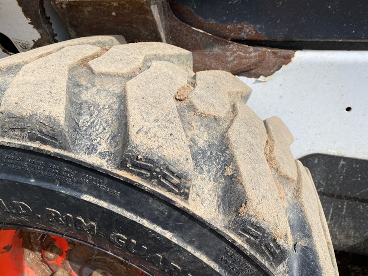 2014-bobcat-s590-image-18