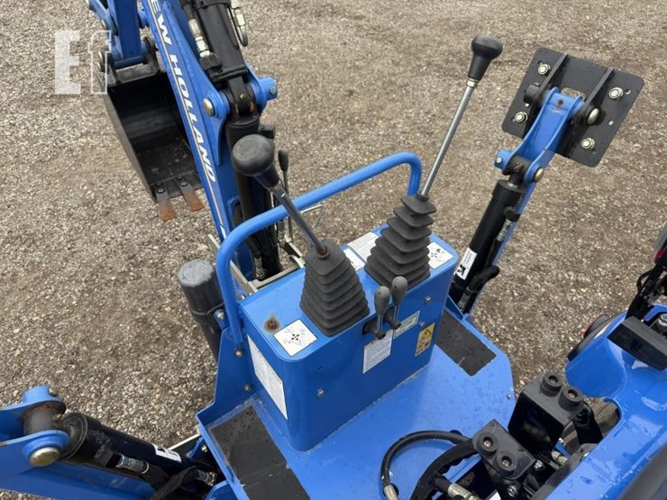 2019-new-holland-workmaster-25s-image-16