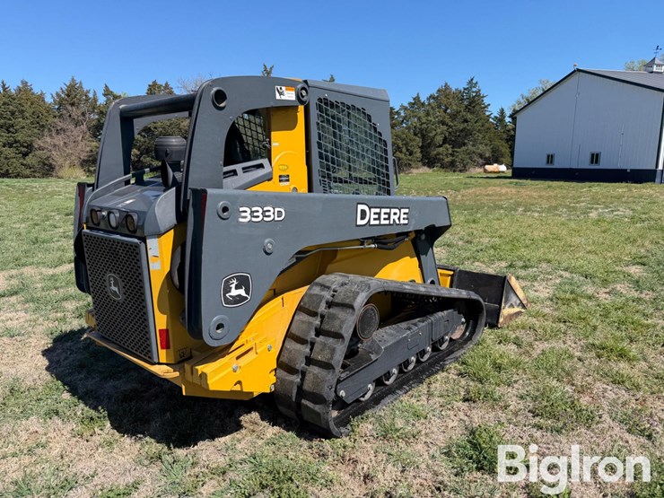 2011-deere-333d-image-5