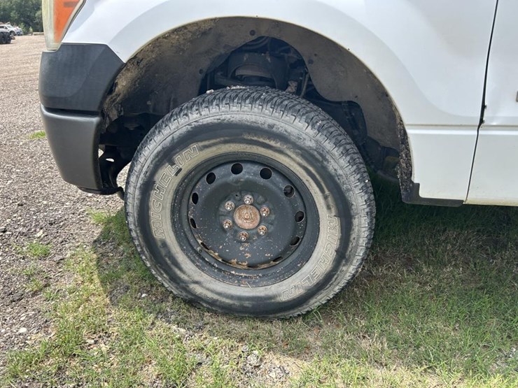 2014-ford-f150-xl-image-10