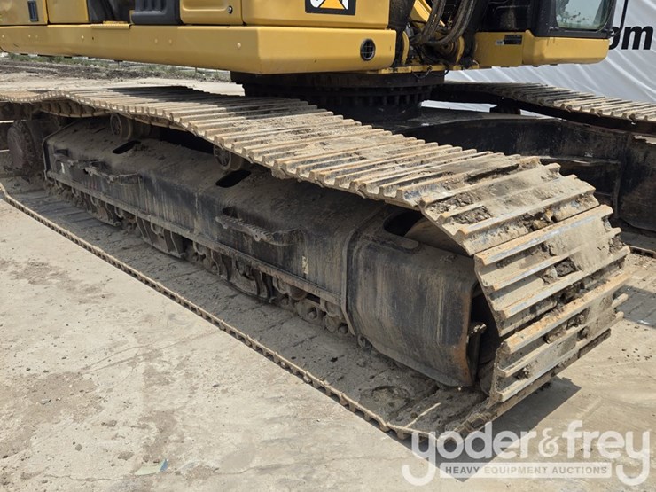 2019-caterpillar-330-image-16