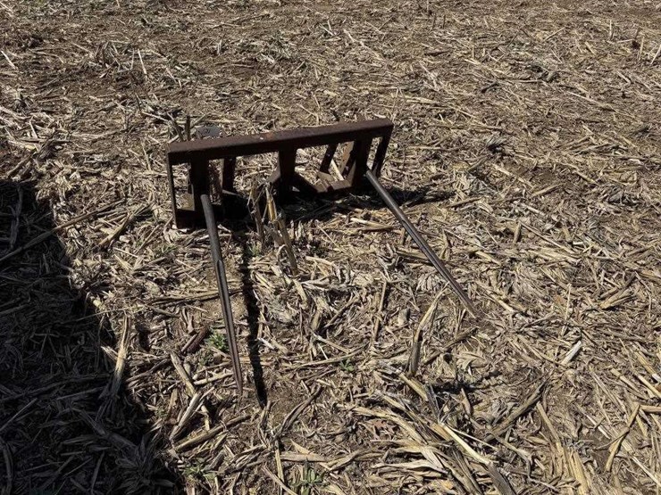 loader-mount-bale-spear-image-1