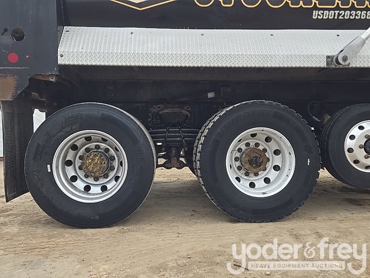 2019-freightliner-108sd-image-21