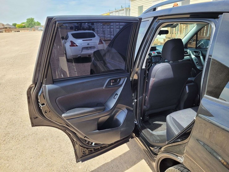 2018-subaru-forester-2.5i-premium-suv-4d-image-9