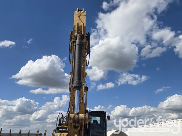 2021-caterpillar-336-image-32
