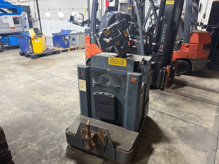 #2073-•-barrett-electric-pallet-jack-image-5