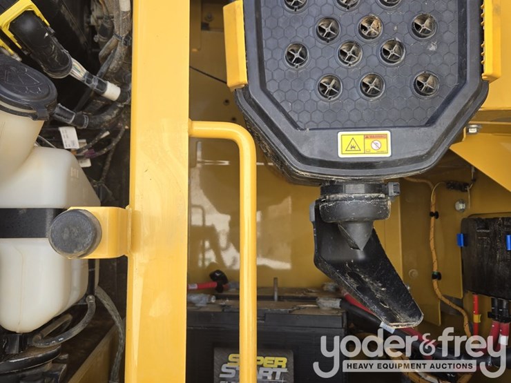 2021-caterpillar-336-image-41