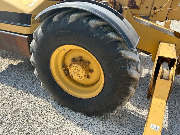 caterpillar-th83-image-10