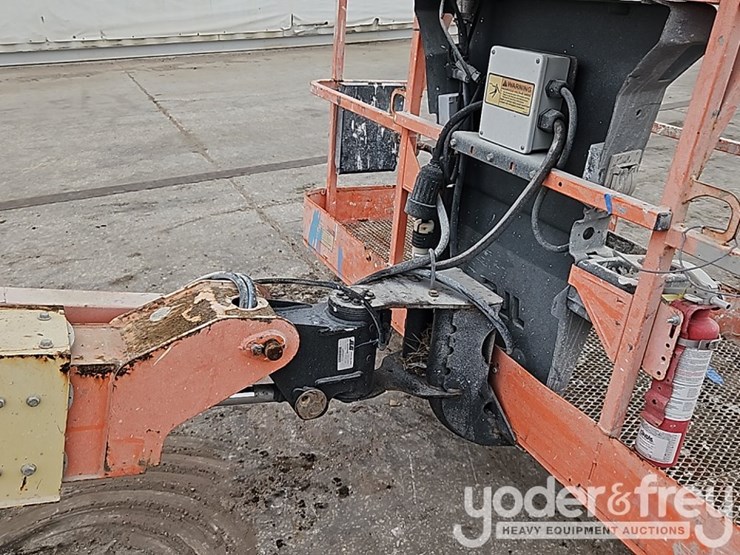 2016-jlg-400s-image-10