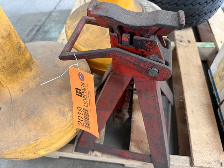 #2019-•-(2)-wobblelight-jrs-and-(1)-jack-stand-image-4