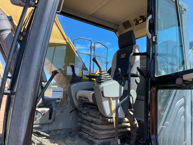 caterpillar-324e-image-74