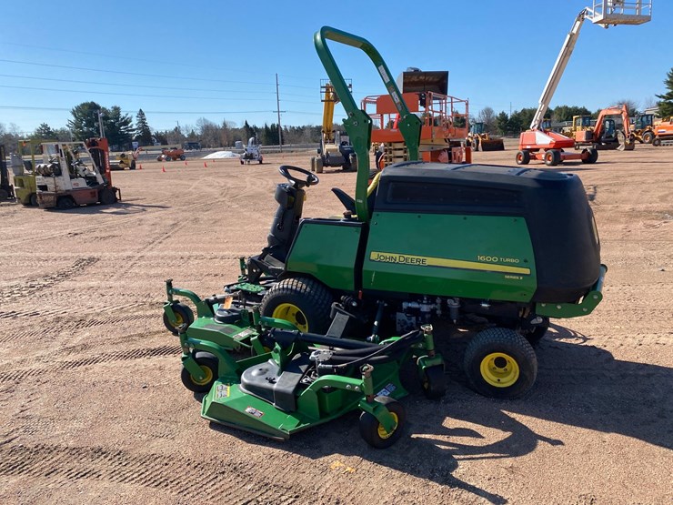 2014-john-deere-1600t-image-11