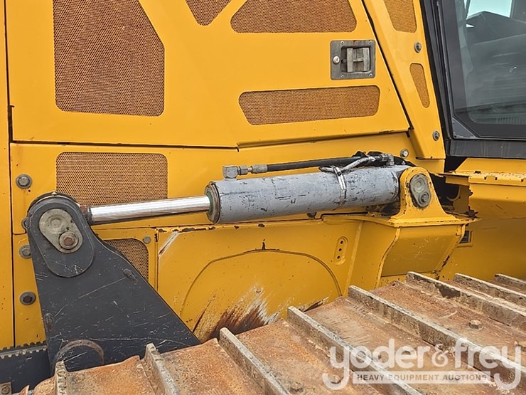 2019-deere-700k-lgp-image-27