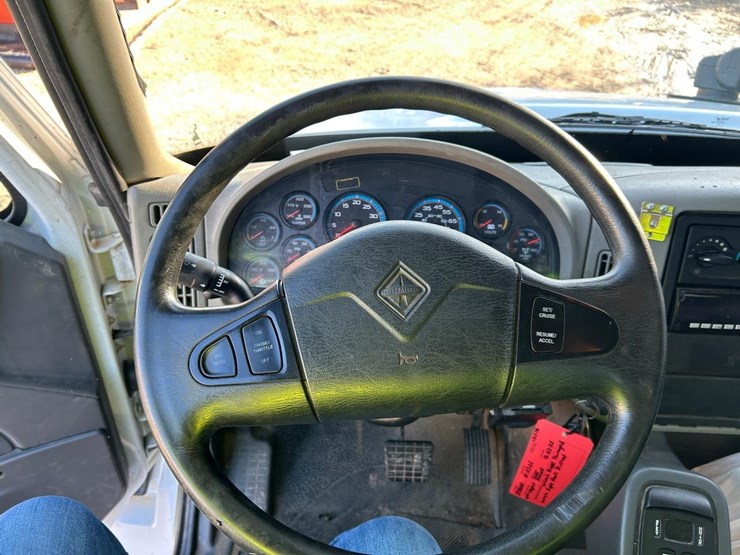 2016-international-durastar-4300-image-32
