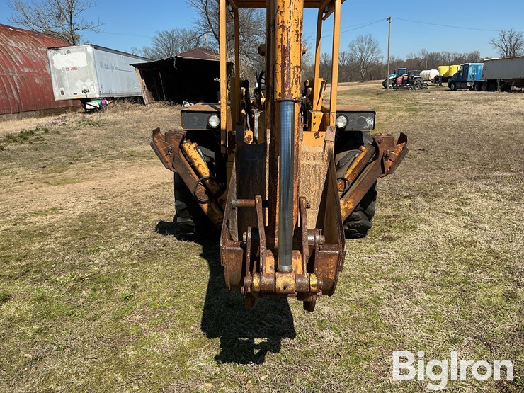 1981-deere-310a-image-9