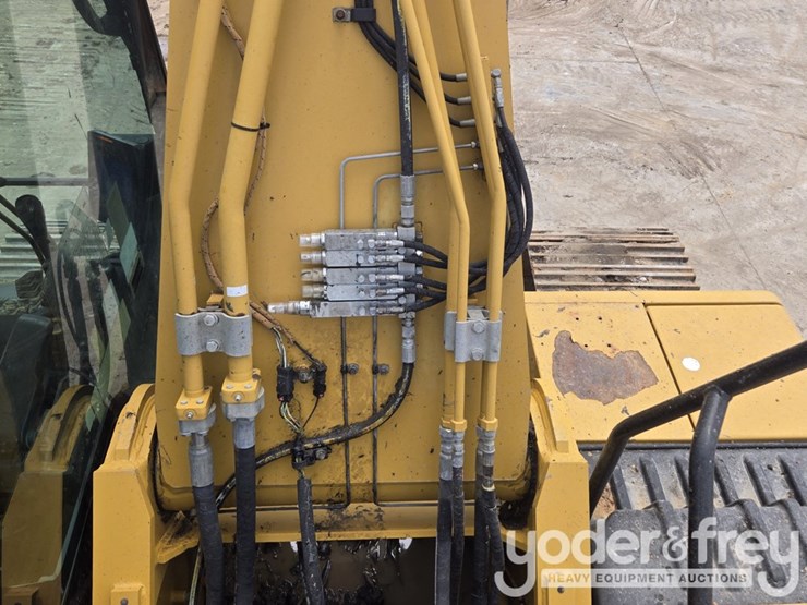 2019-caterpillar-330-image-38