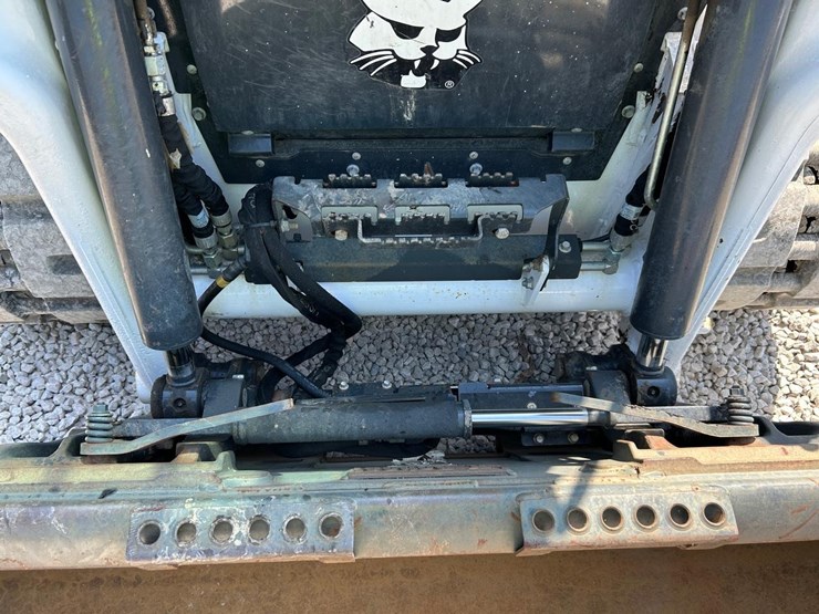 2023-bobcat-t64-image-10