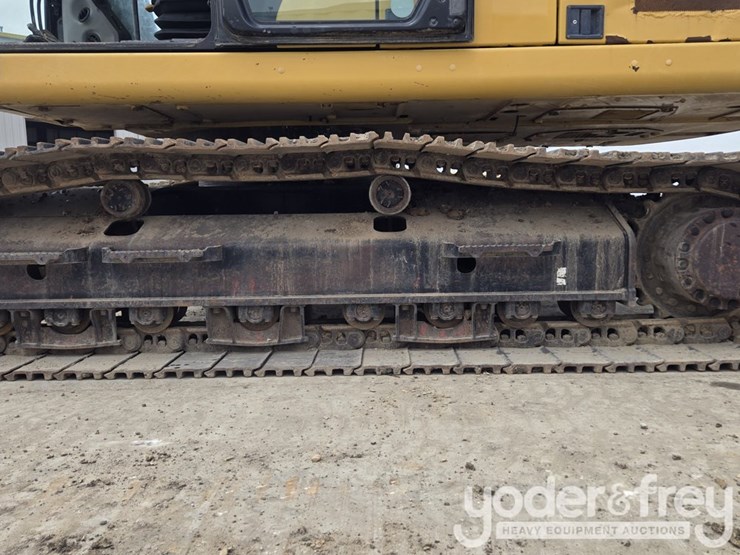 2019-caterpillar-330-image-12