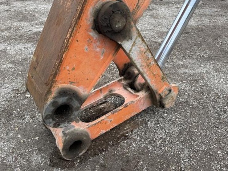 2011-doosan-dx225-lc-image-36
