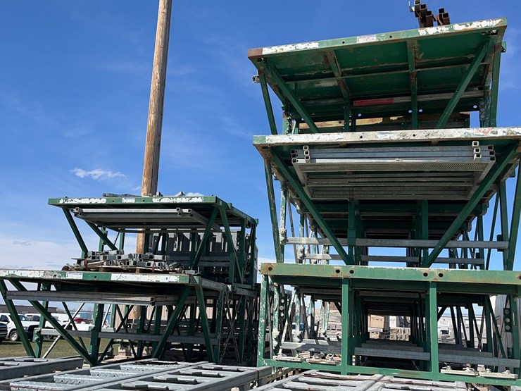 big-green-scaffolding-image-60