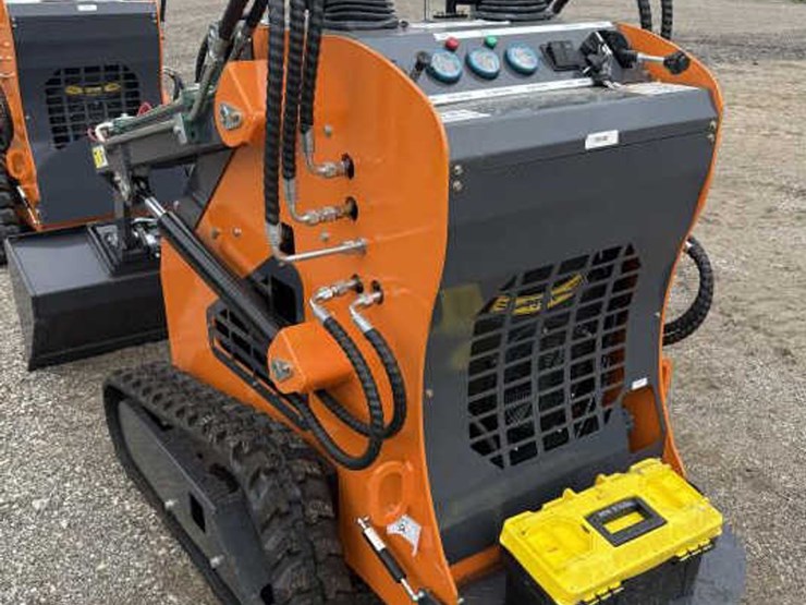 #71-•-mini-skid-steer-loader---lhr-me380x2---gas-image-4