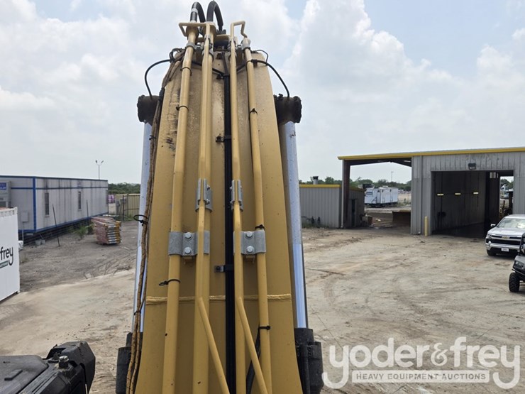 2019-caterpillar-330-image-39
