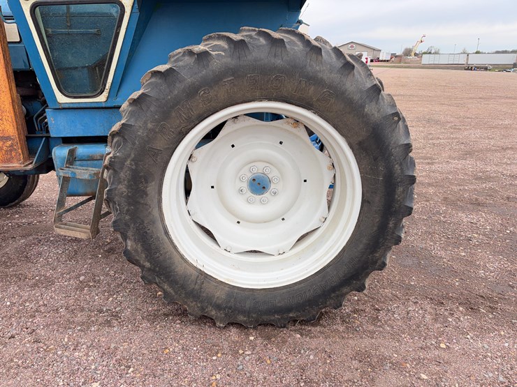 1980-ford-6700-image-12